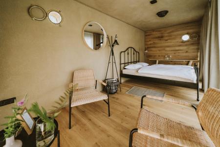 011_200813_Forest_glamping